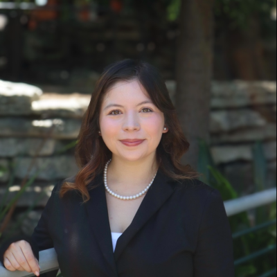 Mia Mendez headshot