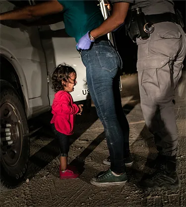 john moore crying girl on the border world press photo of the year