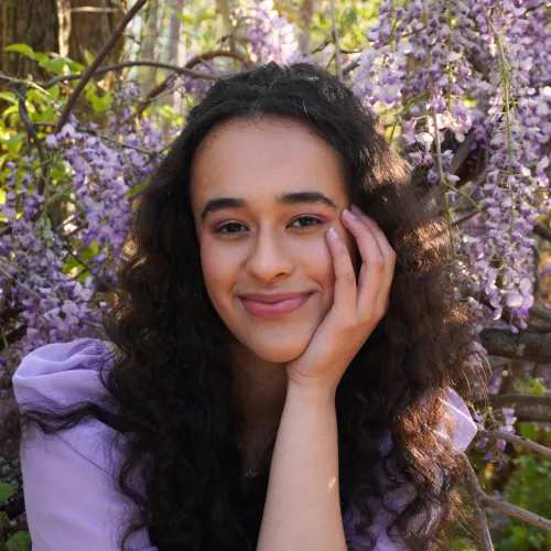 Ana Flores headshot