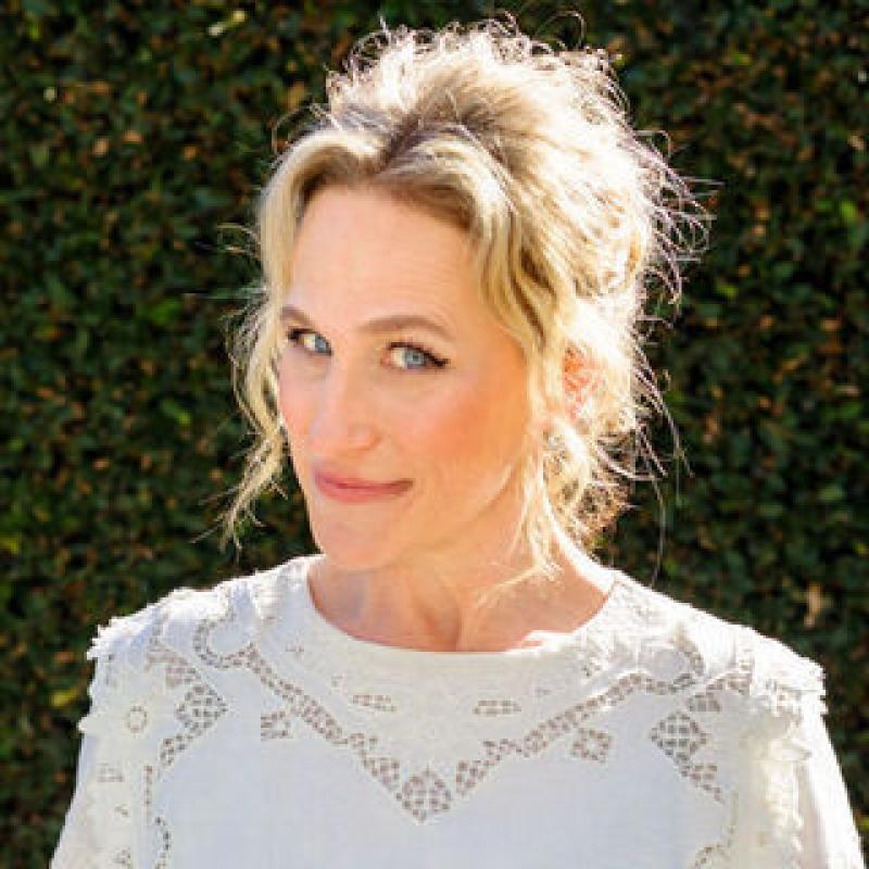 Headshot of Pamela Ribon